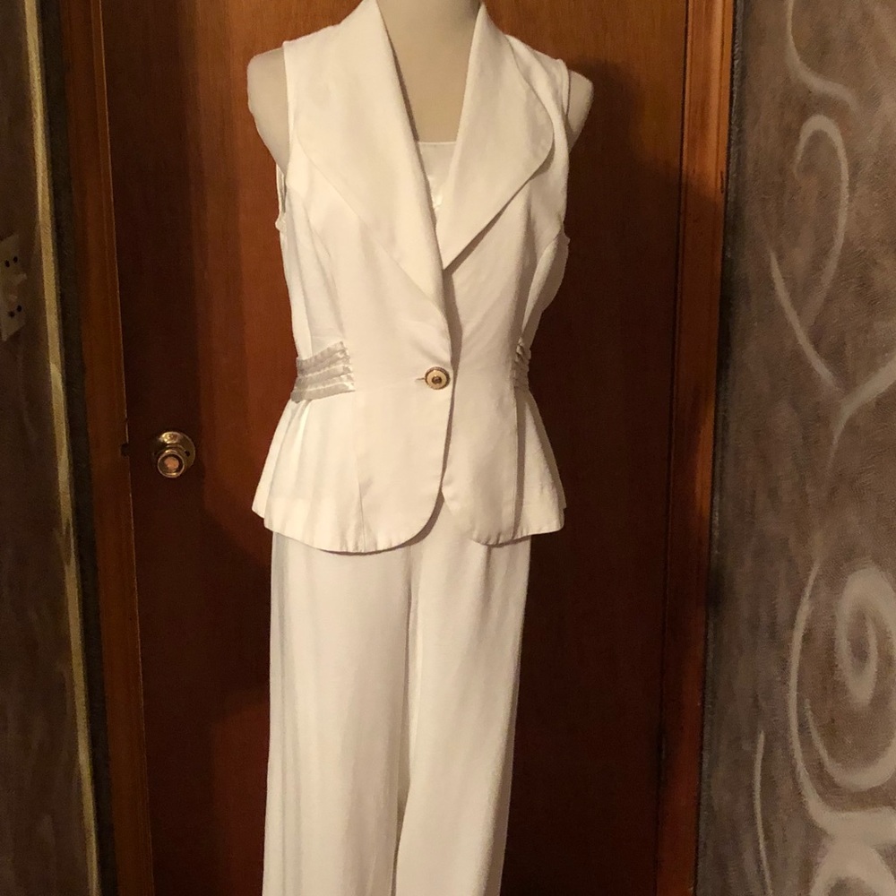 Casual Corner Cream Pant Suit Size 8